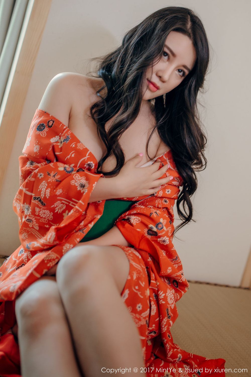 美女模特SukkiQ可儿 - 鲜色和服+透视内衣系列写真