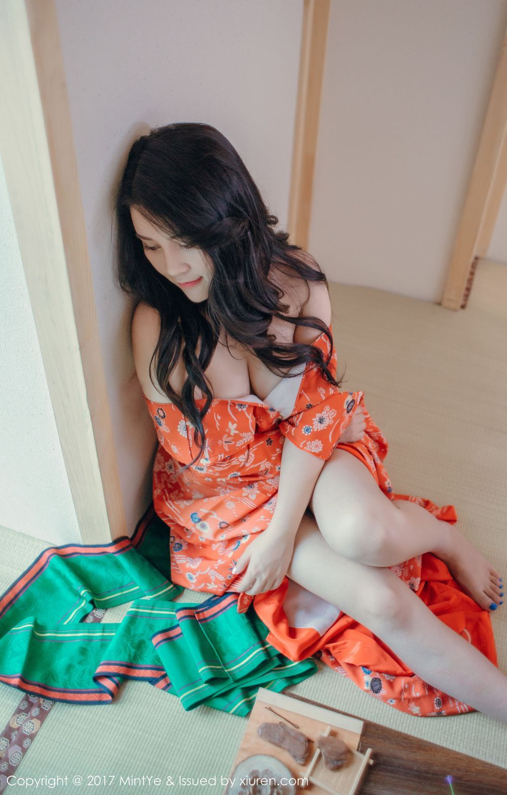 美女模特SukkiQ可儿 - 鲜色和服+透视内衣系列写真