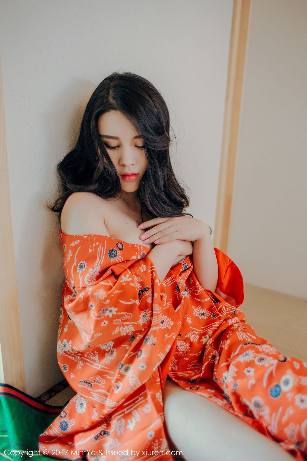 美女模特SukkiQ可儿 - 鲜色和服+透视内衣系列写真