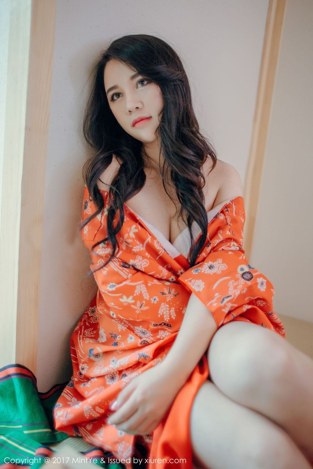 美女模特SukkiQ可儿 - 鲜色和服+透视内衣系列写真