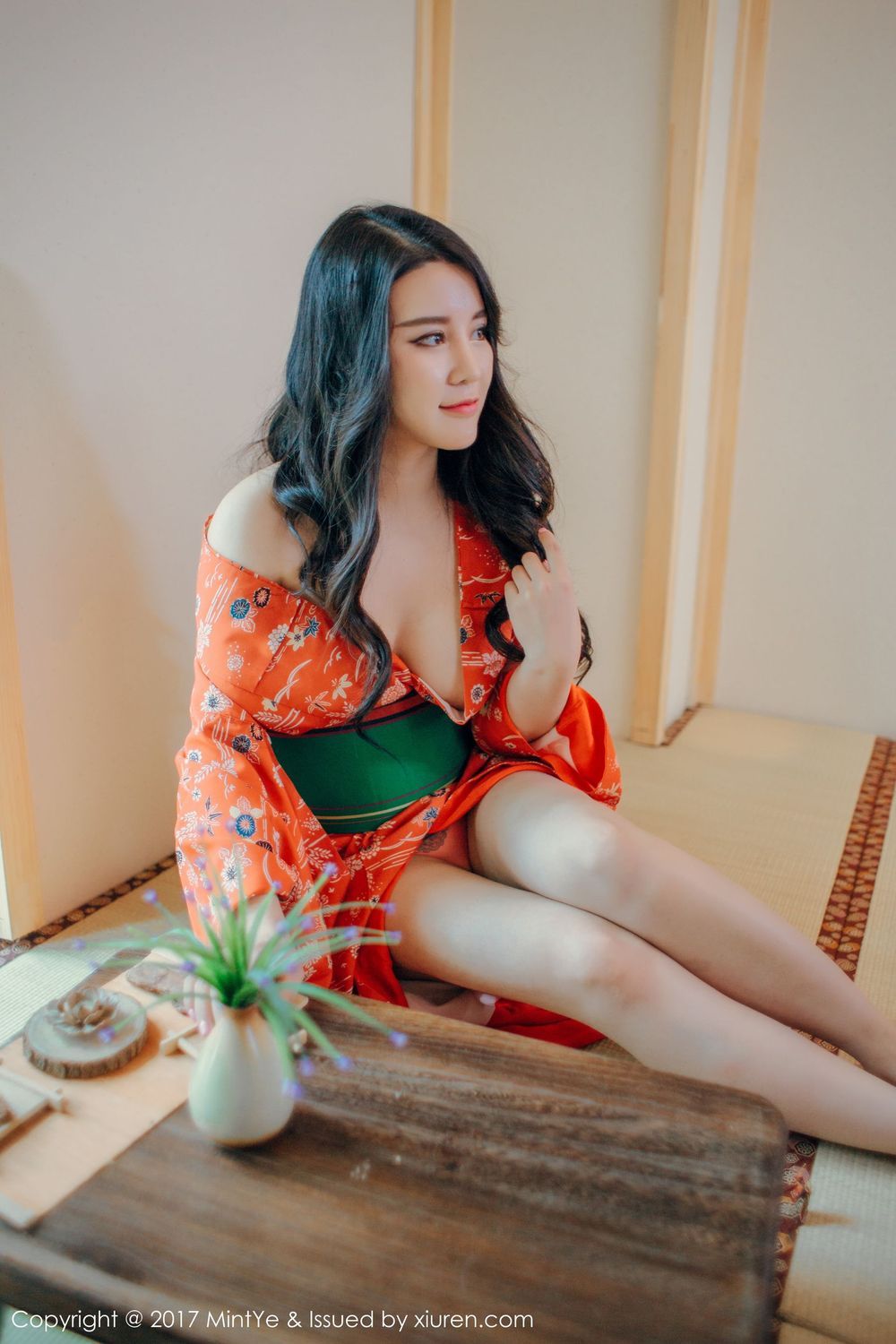 美女模特SukkiQ可儿 - 鲜色和服+透视内衣系列写真
