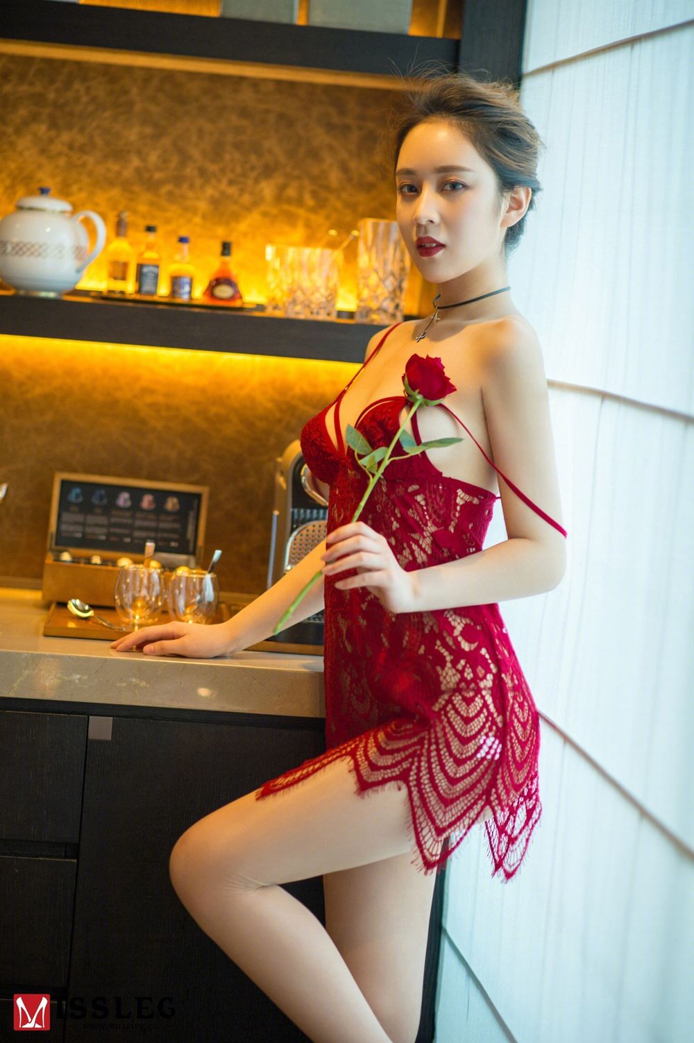 美女模特乔依琳Joylin - 红玫瑰情人节特刊写真
