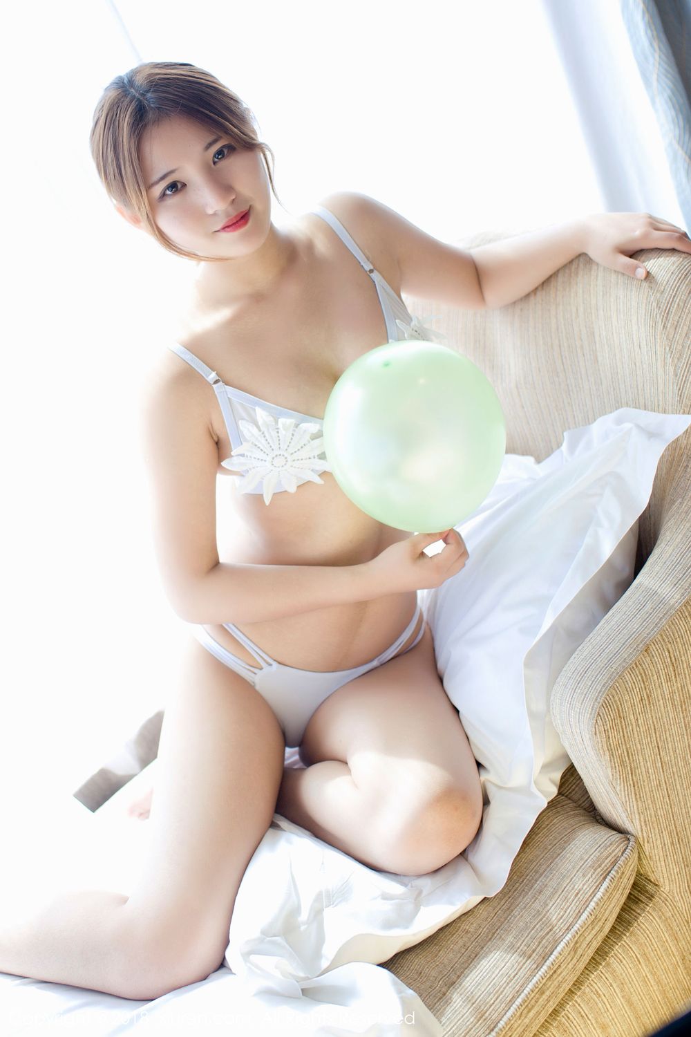 新晋嫩模久久Aimee - 白色内衣+低胸比基尼系列写真