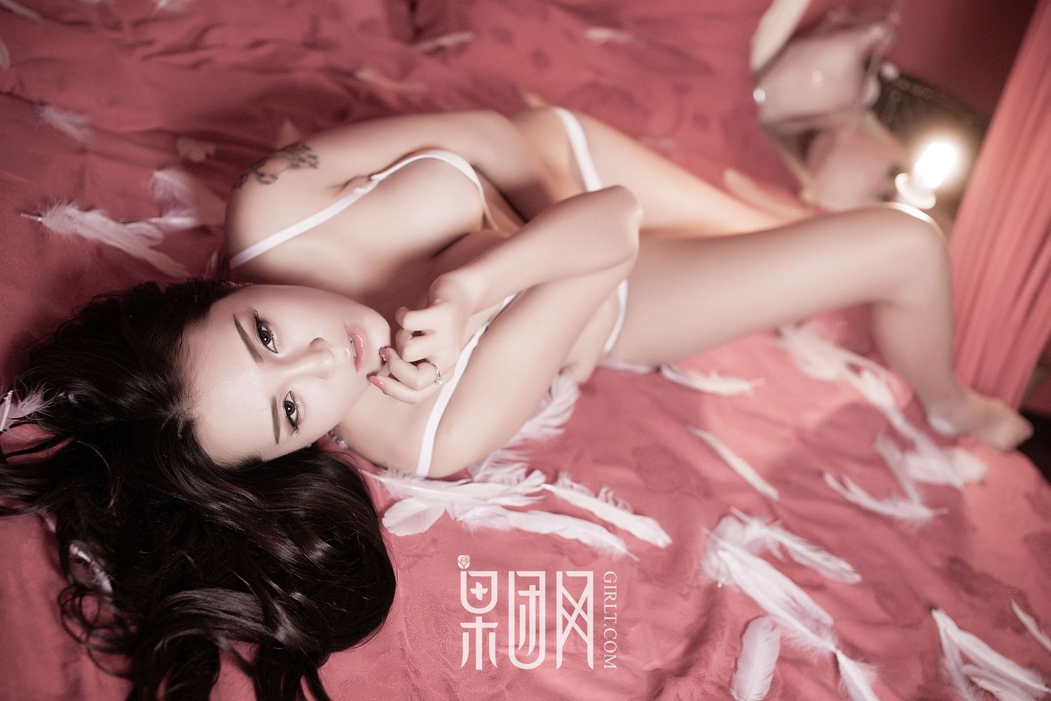 宅男女神朱赢Molly - 女神叫你起床内衣系列写真