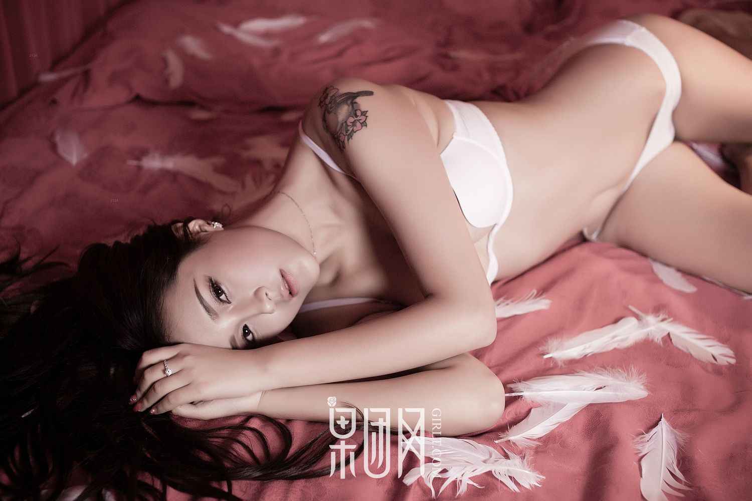 宅男女神朱赢Molly - 女神叫你起床内衣系列写真