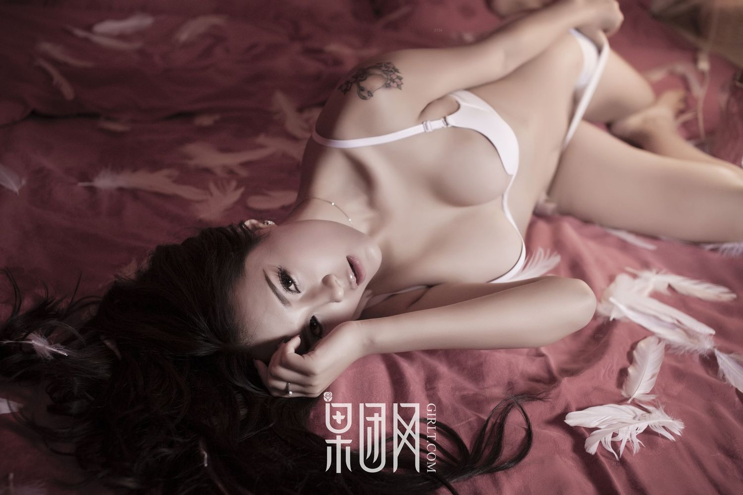 宅男女神朱赢Molly - 女神叫你起床内衣系列写真