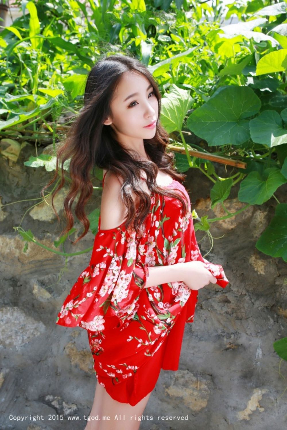邻家姑娘梓萱Crystal - 清新比基尼小溪俏皮系列写真