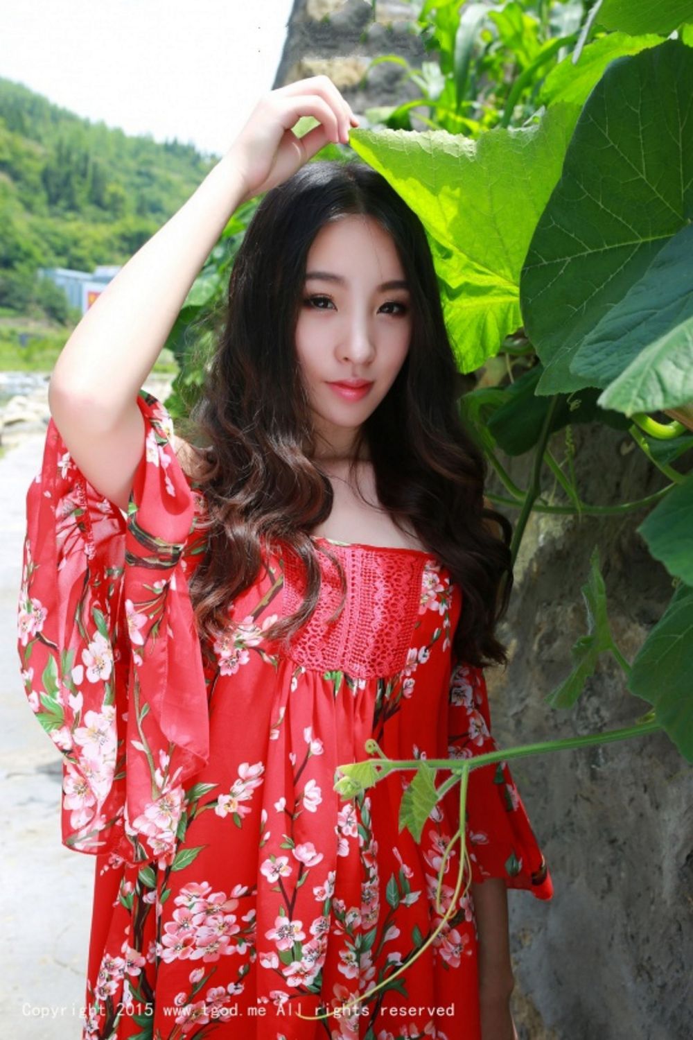 邻家姑娘梓萱Crystal - 清新比基尼小溪俏皮系列写真
