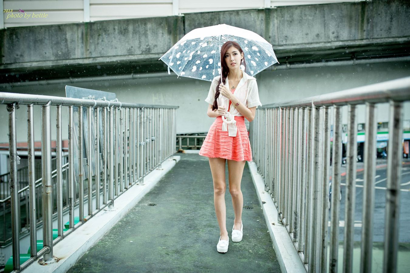 台湾美女Kila晶晶/廖挺伶 - 马尾辫+粉嫩连衣裙系列街拍写真