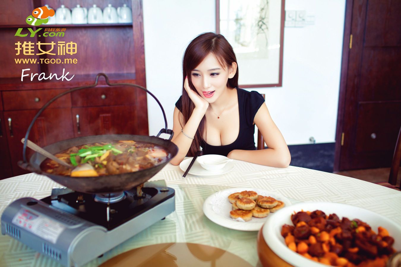 性感模特李玉洁Daisy - 黑丝美腿浴室主题写真
