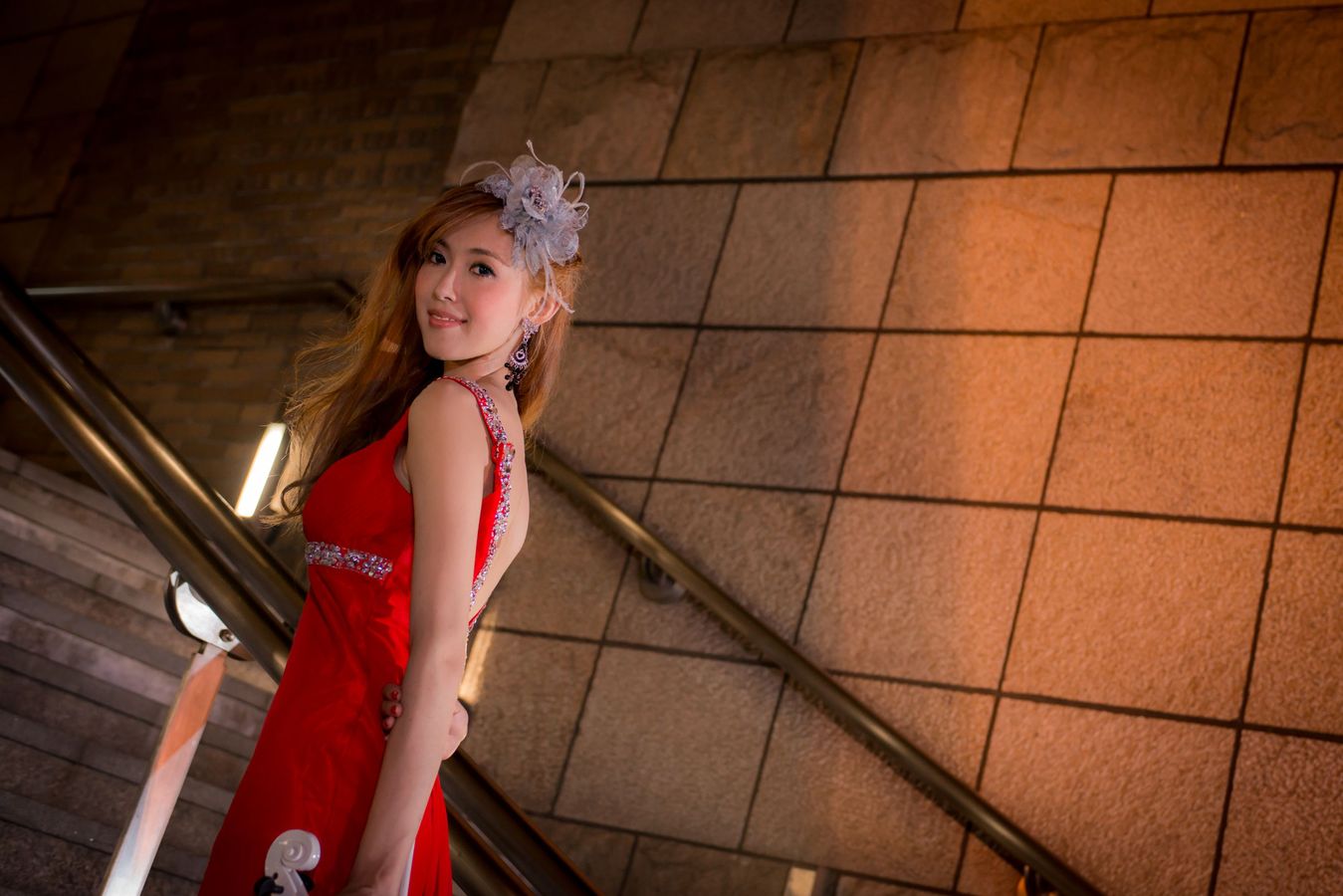 台湾性感女神金允乔/Kila晶晶 - 红色吊裙+抹胸婚纱创作写真