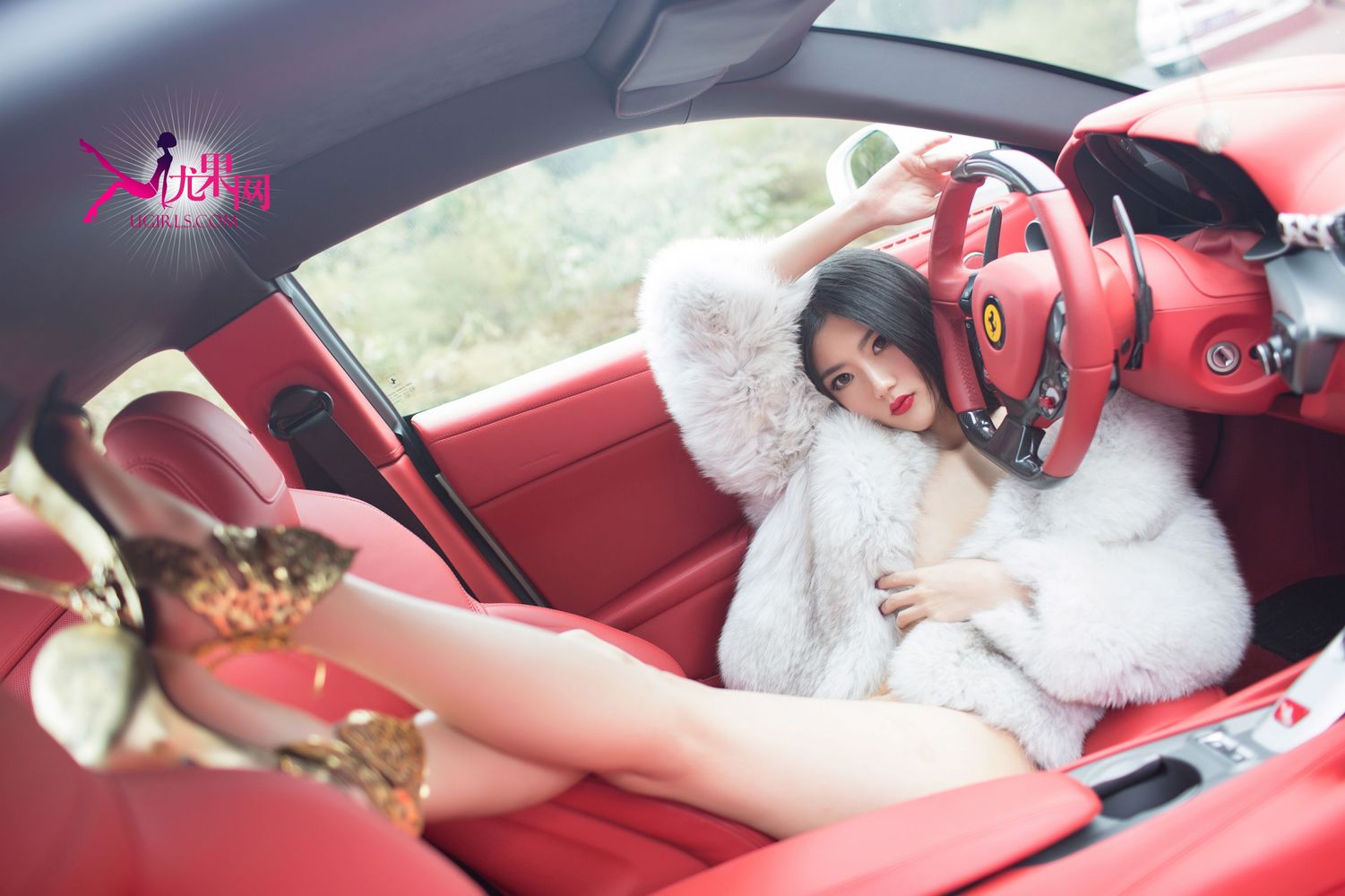 美女模特金子熙- 酥胸长腿与香车美女系列性感写真