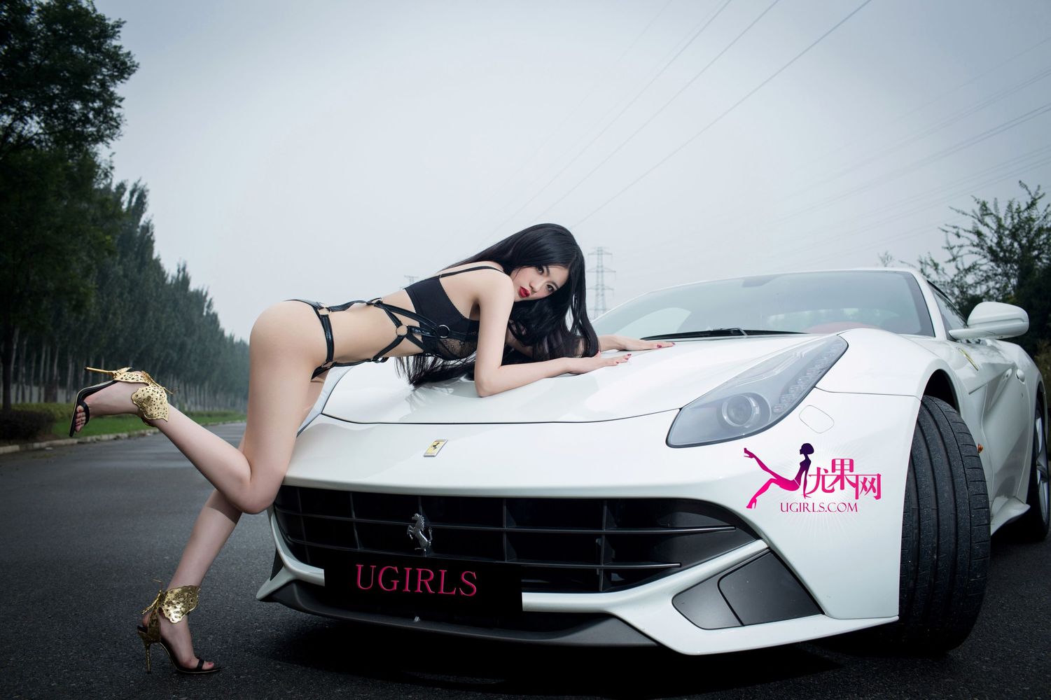 美女模特金子熙- 酥胸长腿与香车美女系列性感写真
