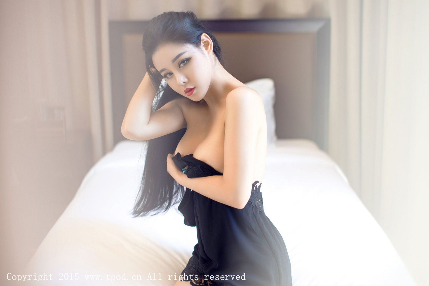 美女模特叶佳颐 - 黑色比基尼+花仙子沙滩系列写真