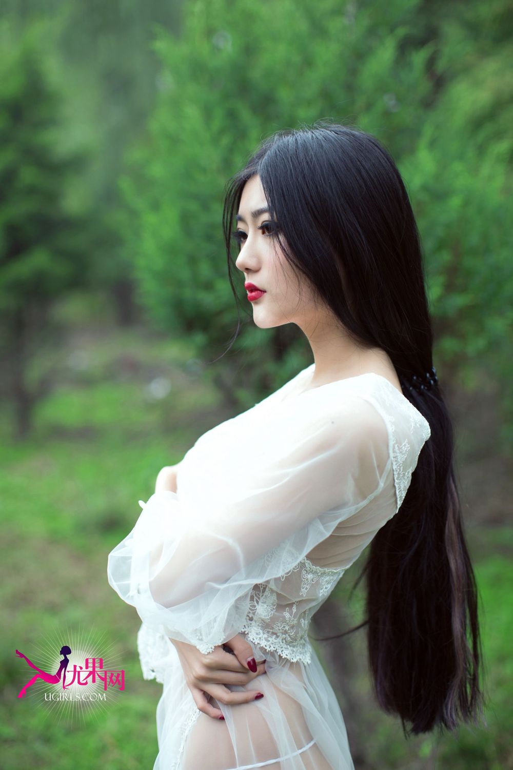 美女模特金子熙- 酥胸长腿与香车美女系列性感写真