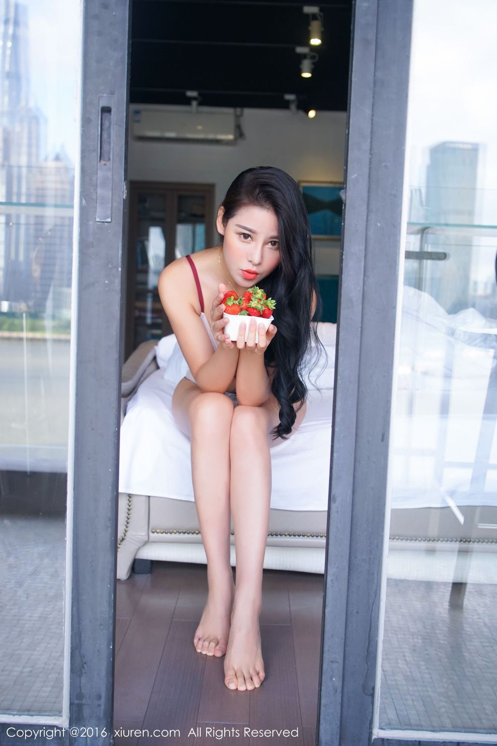 美女模特叶佳颐 - 女仆装+睡衣+SM制服+内衣系列写真