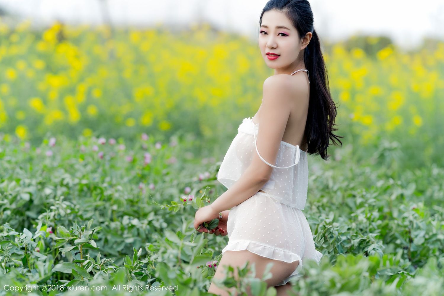 美女模特宋-KiKi - 黑与白蕾丝装超大尺度野外写真