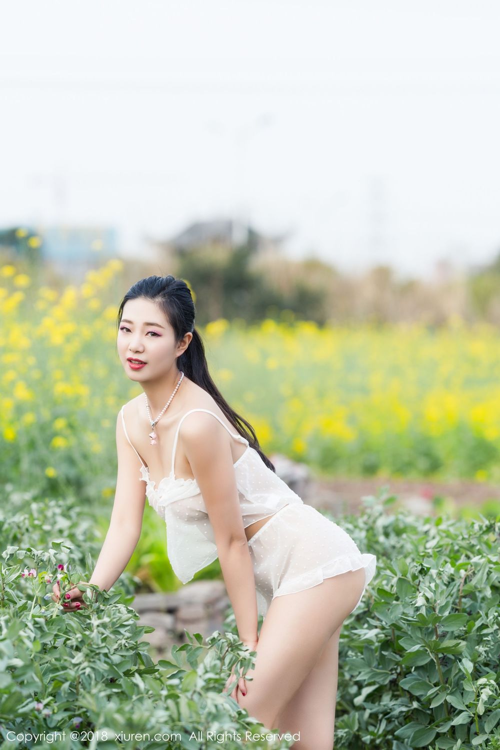 美女模特宋-KiKi - 黑与白蕾丝装超大尺度野外写真