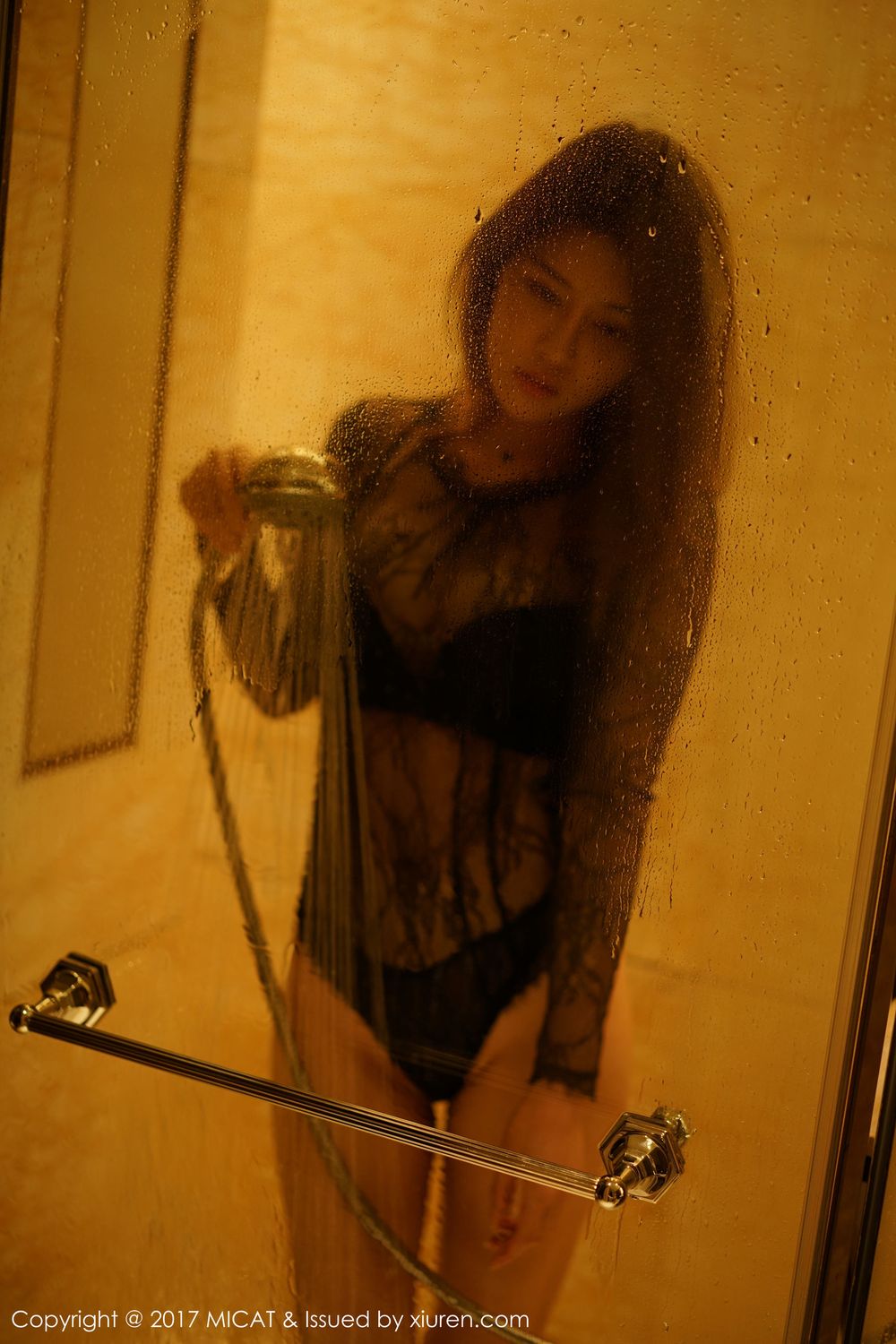 美女模特叶佳颐 - 美腿+浴室湿身系列性感写真