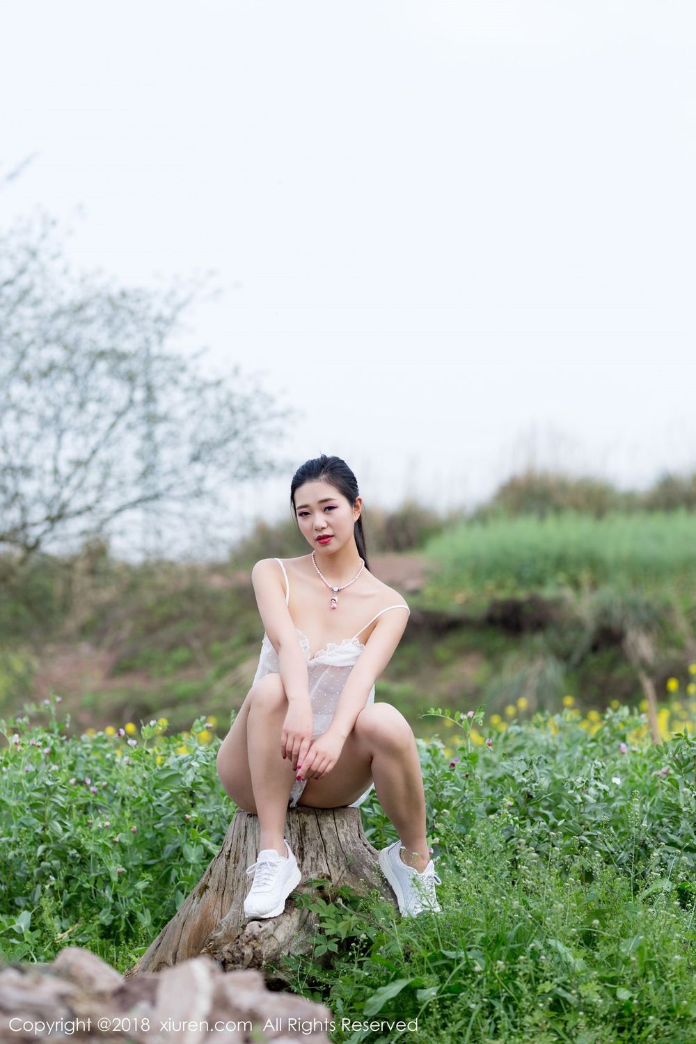 美女模特宋-KiKi - 黑与白蕾丝装超大尺度野外写真