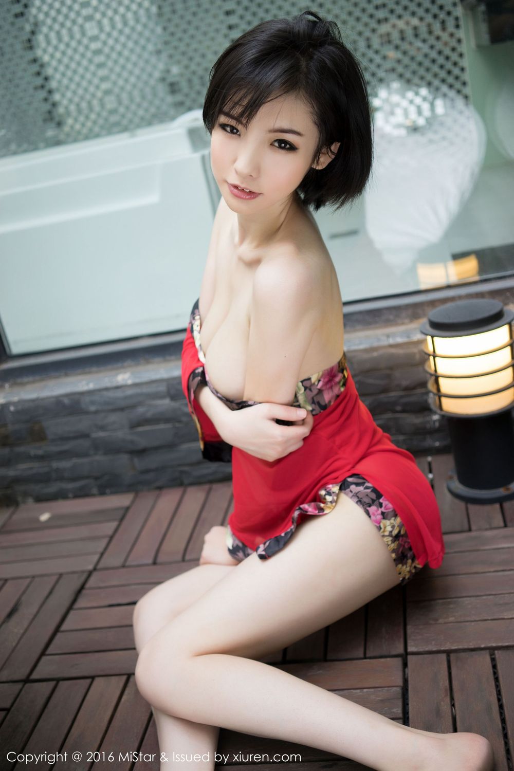 短发美女Jenny佳妮 - 傲人巨乳+修长美腿性感写真