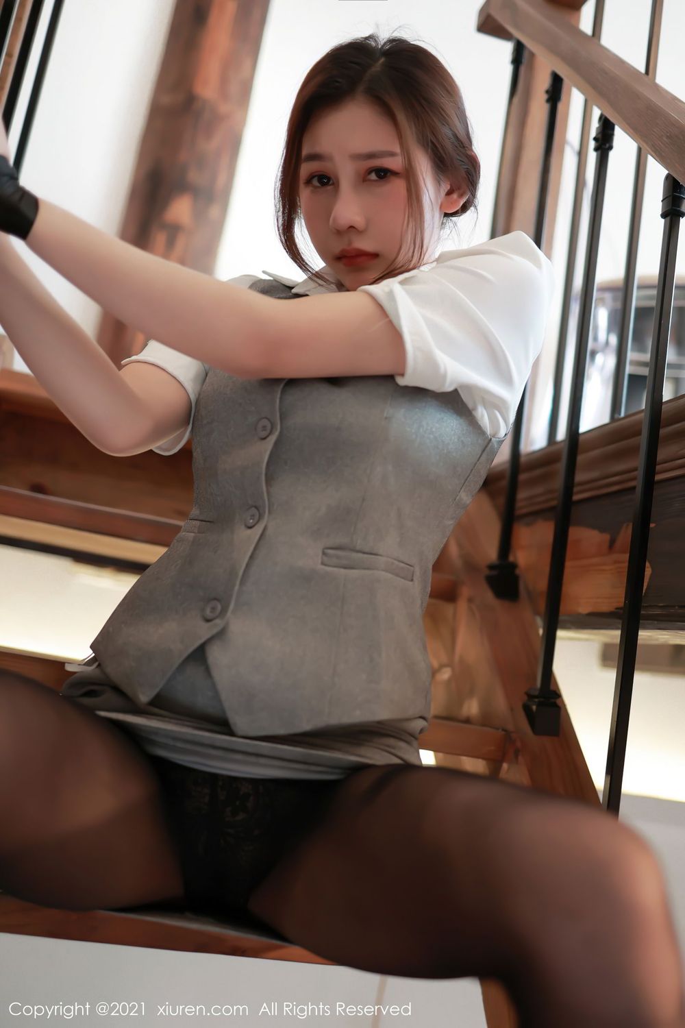 美女模特尹甜甜 - 职场秘书OL阁楼捆绑系列写真