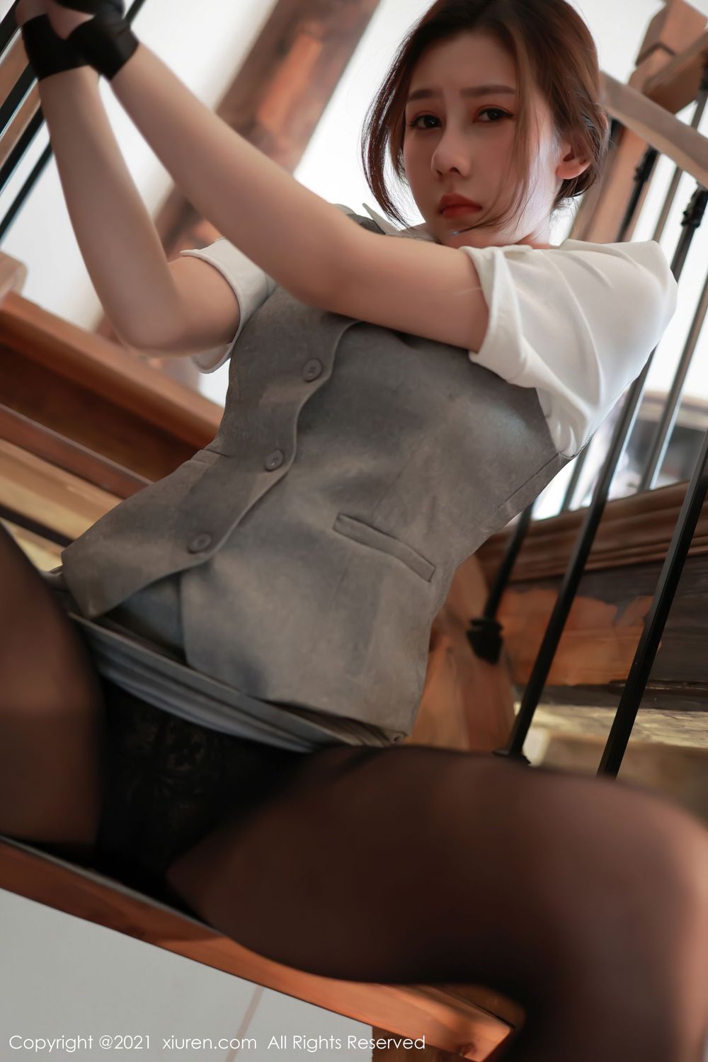 美女模特尹甜甜 - 职场秘书OL阁楼捆绑系列写真