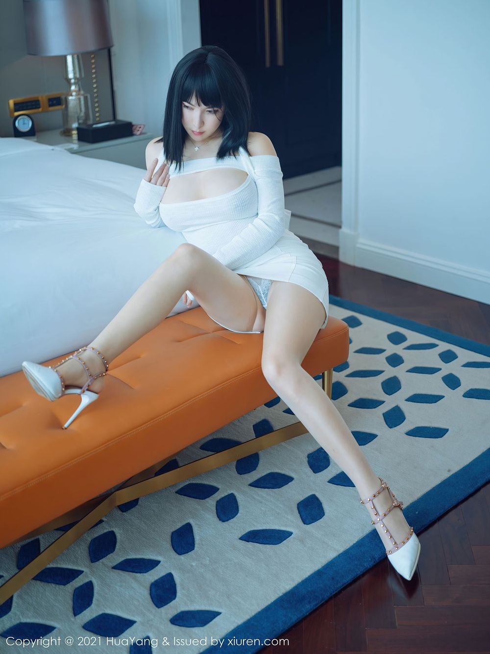 新人模特乔漫妮mina - 丰盈雪峰+丝袜美腿性感写真