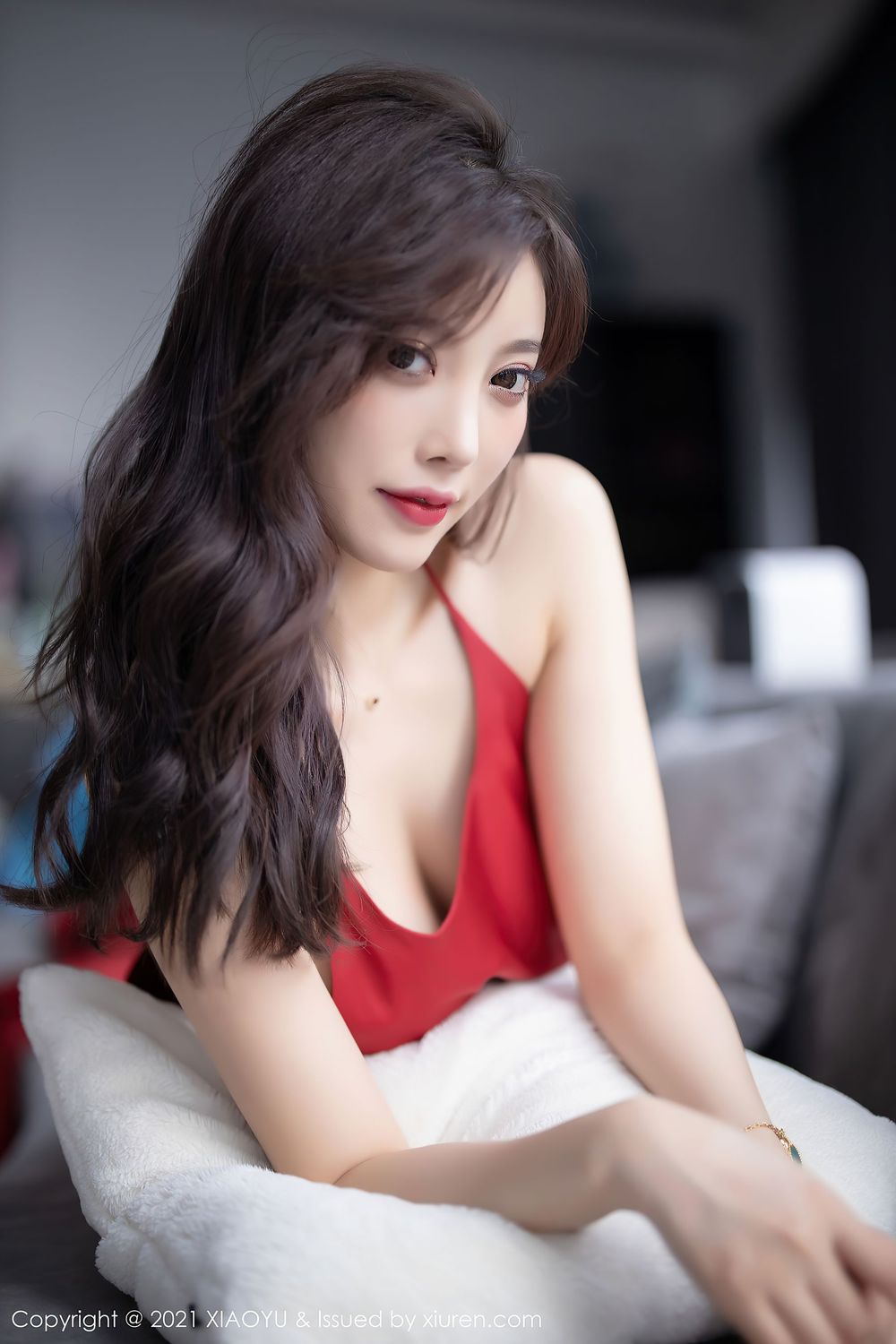 丽质女神杨晨晨sugar - 红色大衣+黑丝美腿性感写真