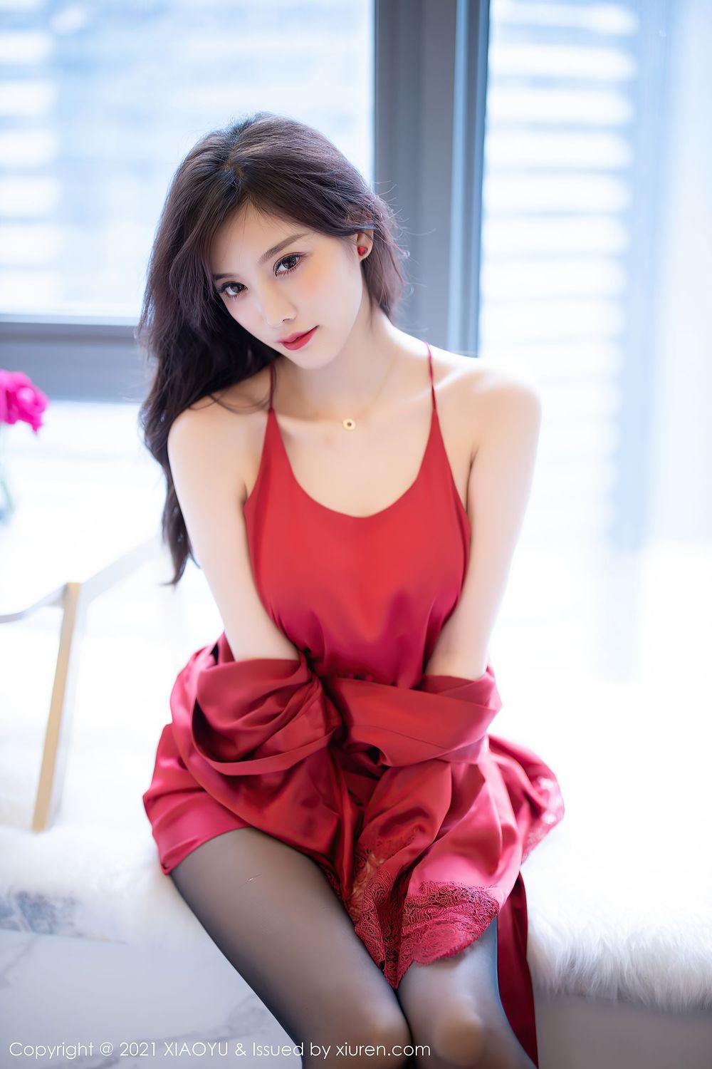 丽质女神杨晨晨sugar - 红色大衣+黑丝美腿性感写真