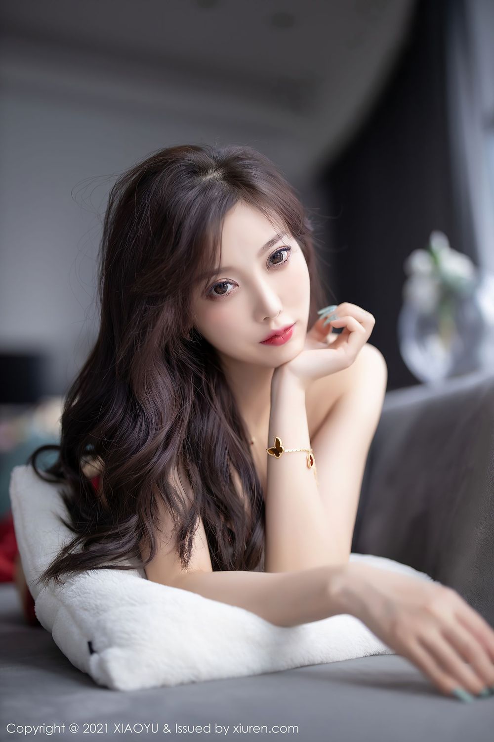 丽质女神杨晨晨sugar - 红色大衣+黑丝美腿性感写真