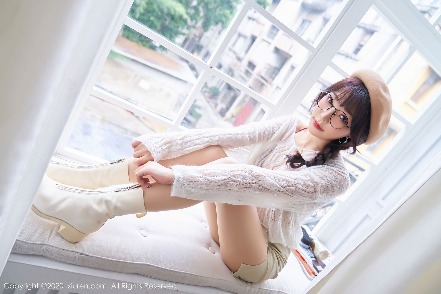 性感女神芝芝Booty - 眼镜OL与草帽俏皮可人写真