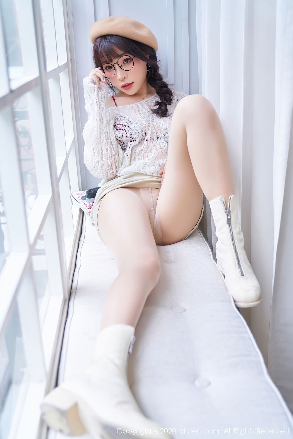 性感女神芝芝Booty - 眼镜OL与草帽俏皮可人写真