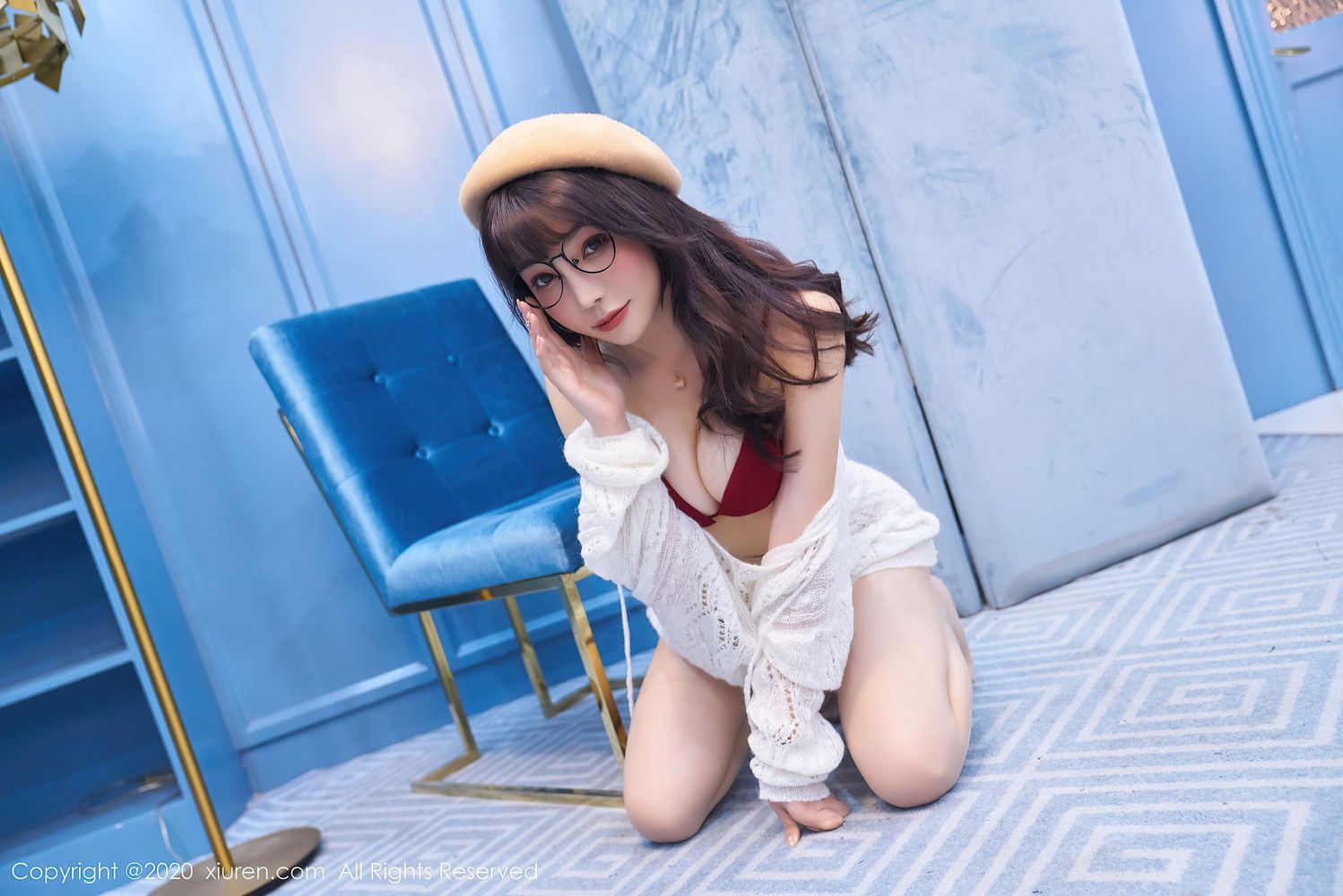 性感女神芝芝Booty - 眼镜OL与草帽俏皮可人写真