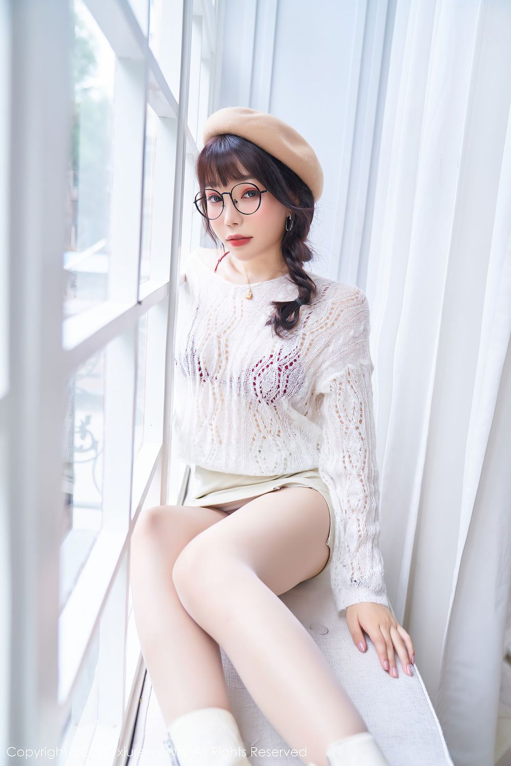 性感女神芝芝Booty - 眼镜OL与草帽俏皮可人写真