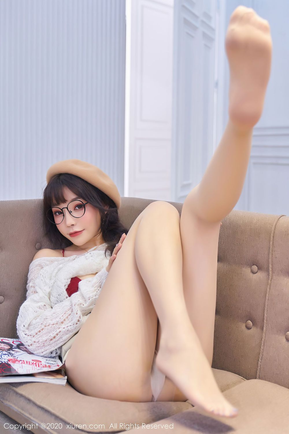 性感女神芝芝Booty - 眼镜OL与草帽俏皮可人写真