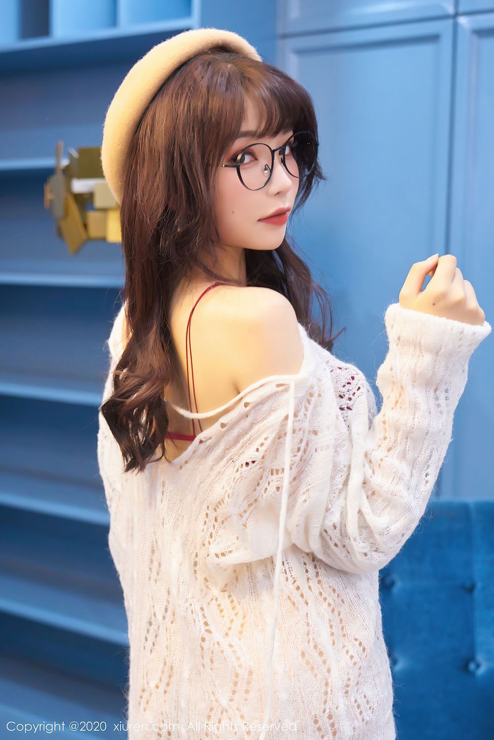 性感女神芝芝Booty - 眼镜OL与草帽俏皮可人写真