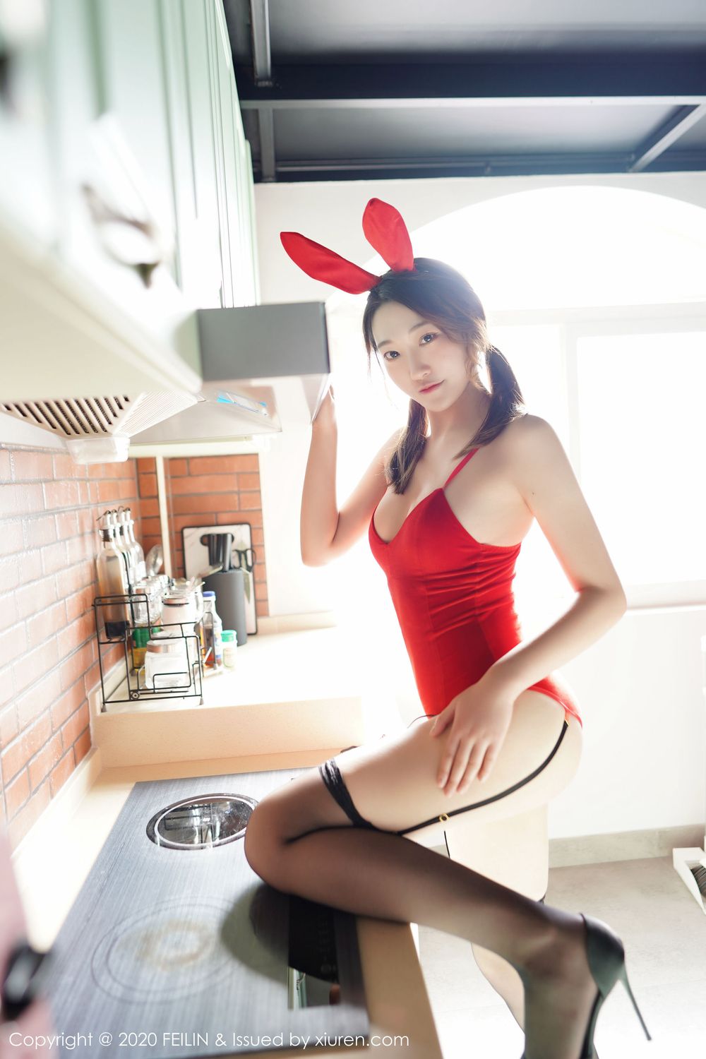 美女模特A.小熊猫 - 黑丝美腿+兔女郎装扮情趣写真