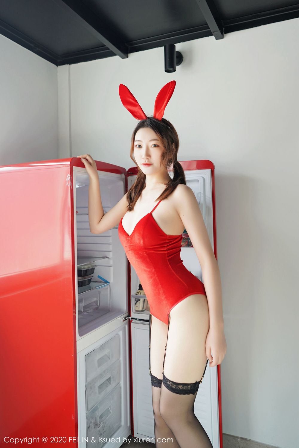美女模特A.小熊猫 - 黑丝美腿+兔女郎装扮情趣写真