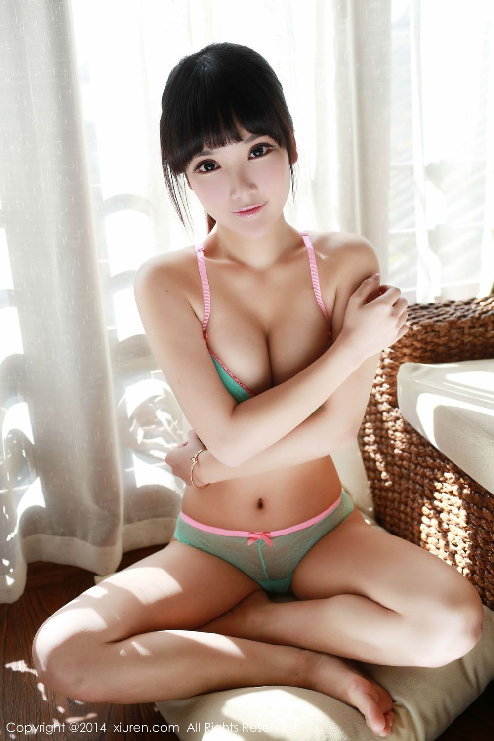 美女模特妮儿Bluelabel - 肚兜+内衣系列情趣写真