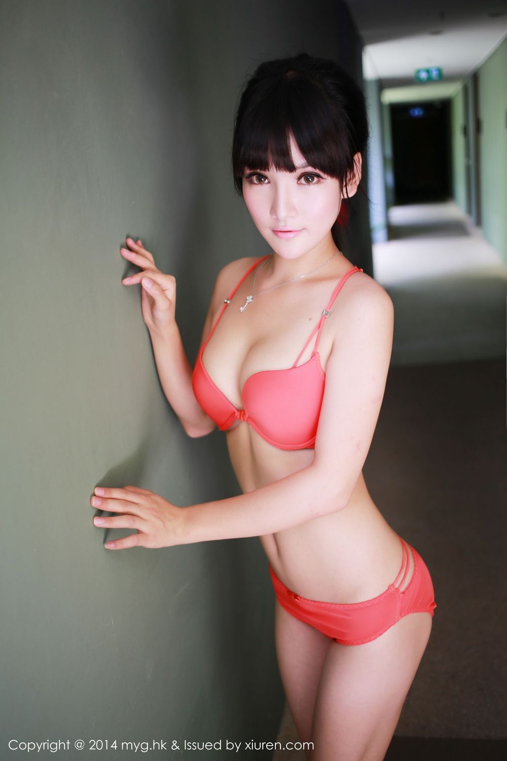 美女模特妮儿Bluelabel - 性感内衣+比基尼海边写真