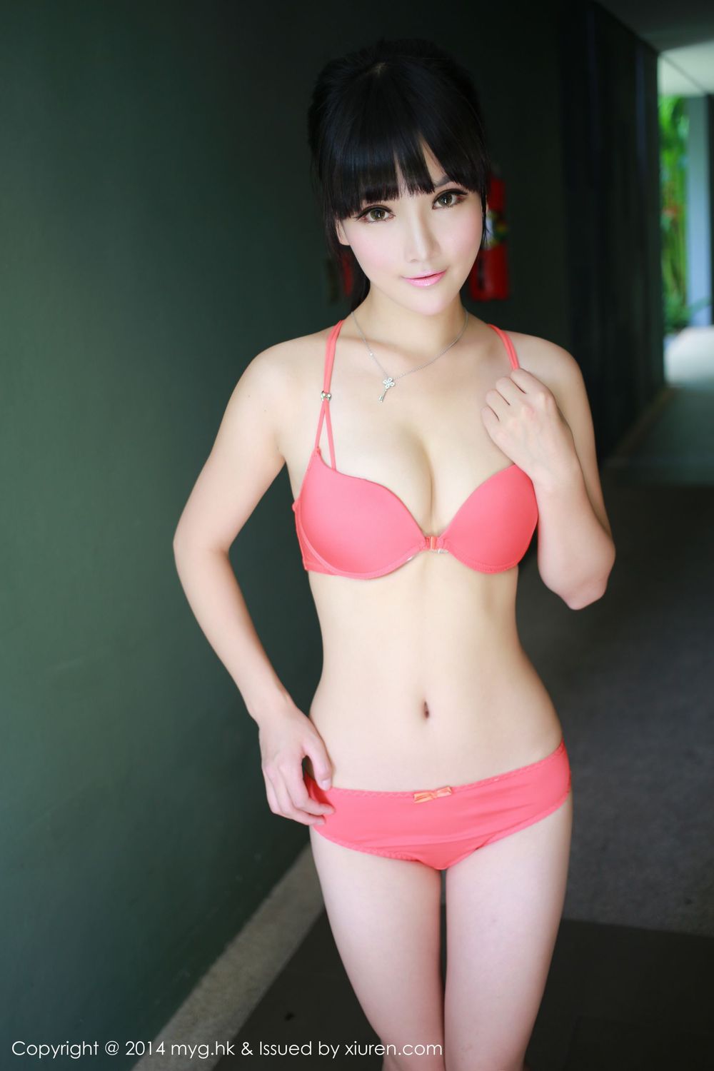 美女模特妮儿Bluelabel - 性感内衣+比基尼海边写真