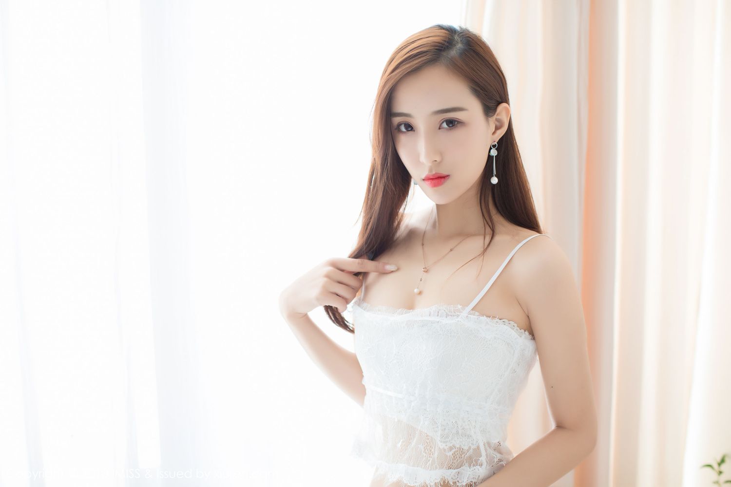 丽质美女猫宝 - 丝袜美腿+吊袜系列首套写真