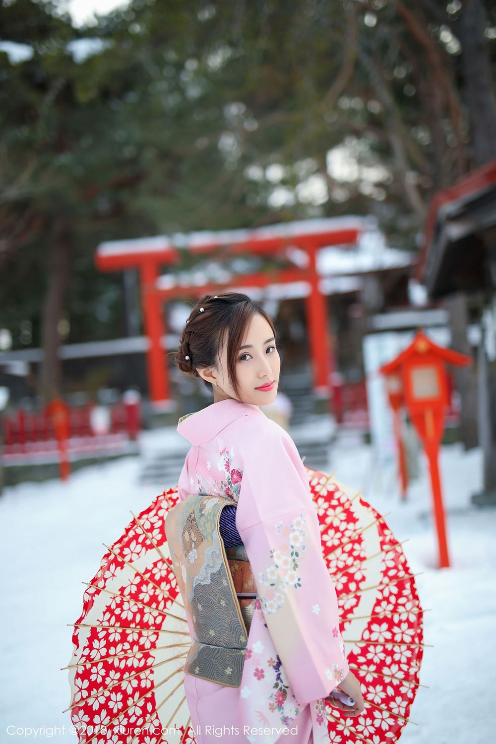 丽质美女猫宝 - 传统和服与粉色比基尼北海道旅拍