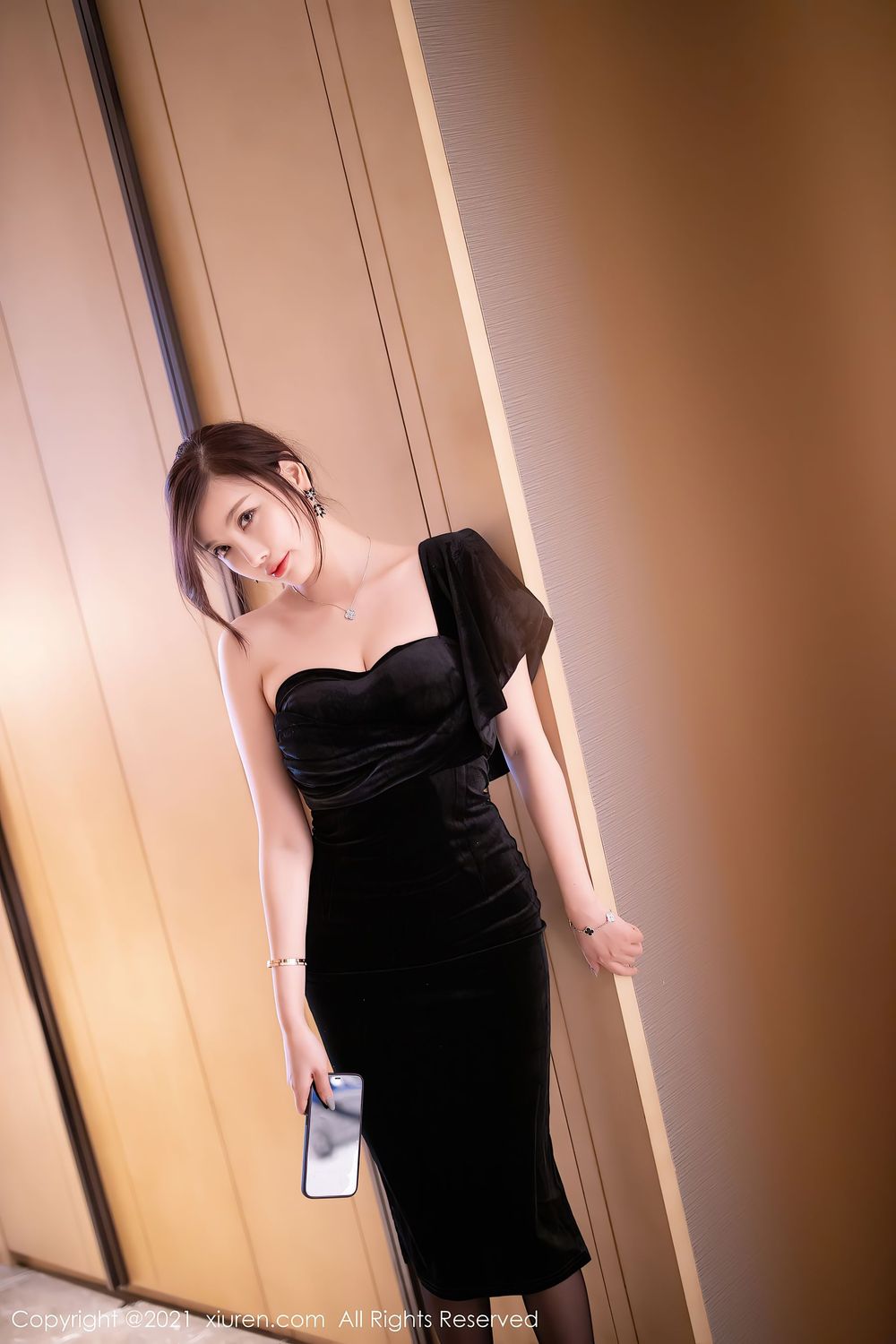 性感女神杨晨晨sugar - 典雅礼裙+黑丝美腿娇柔写真