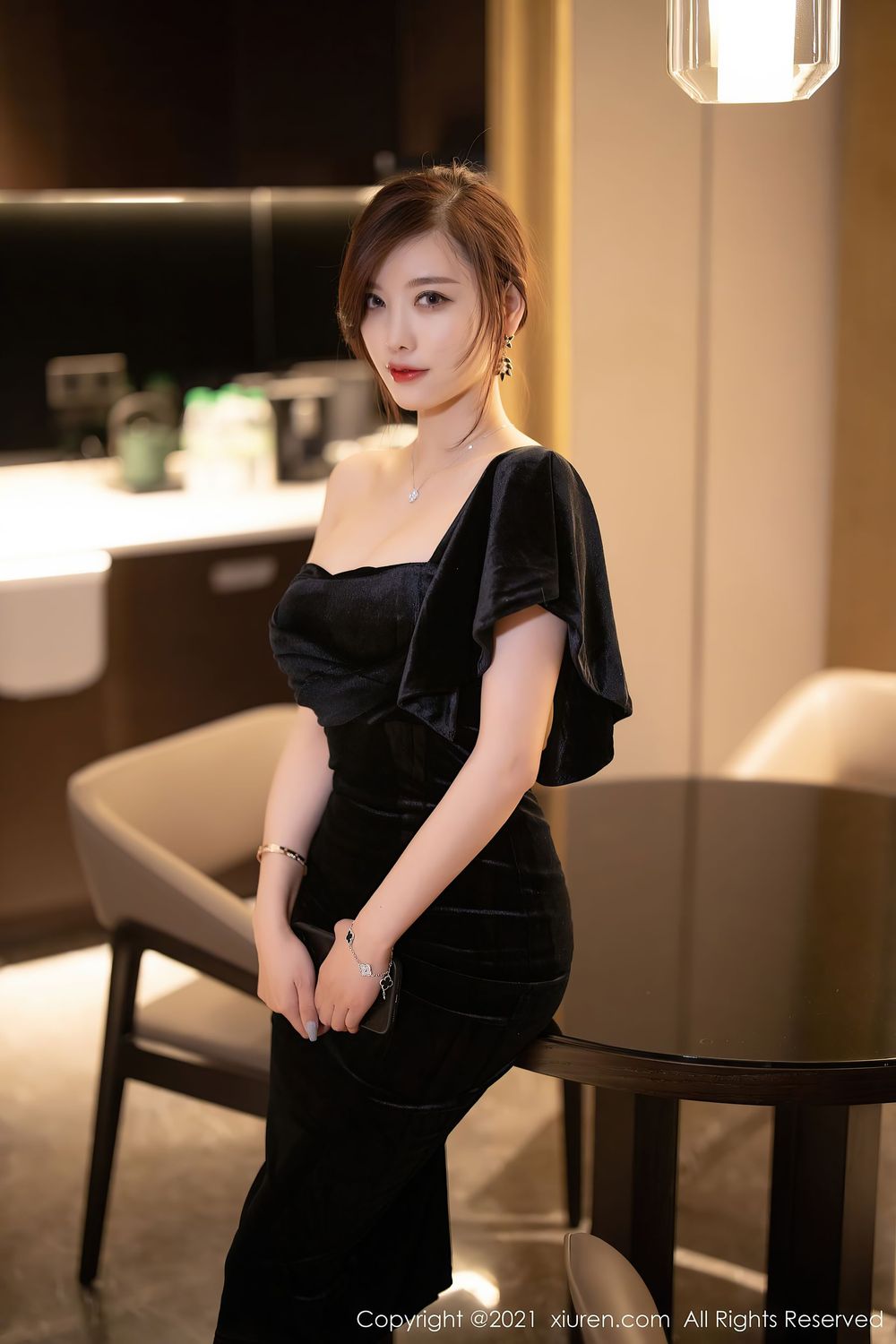 性感女神杨晨晨sugar - 典雅礼裙+黑丝美腿娇柔写真