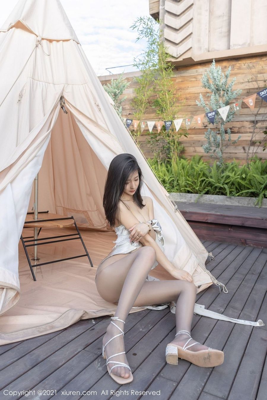 新人模特熊小诺 - 高挑身材+丝袜美腿气质时尚写真