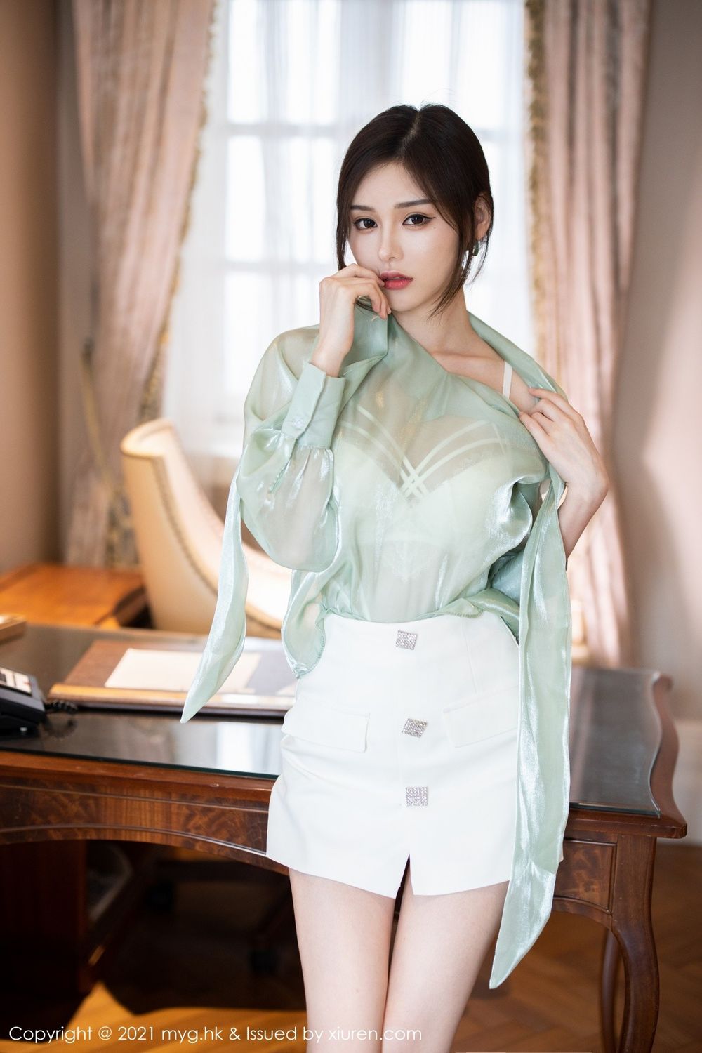 美女模特小夕juju - 淡雅轻透服饰半遮半掩性感写真