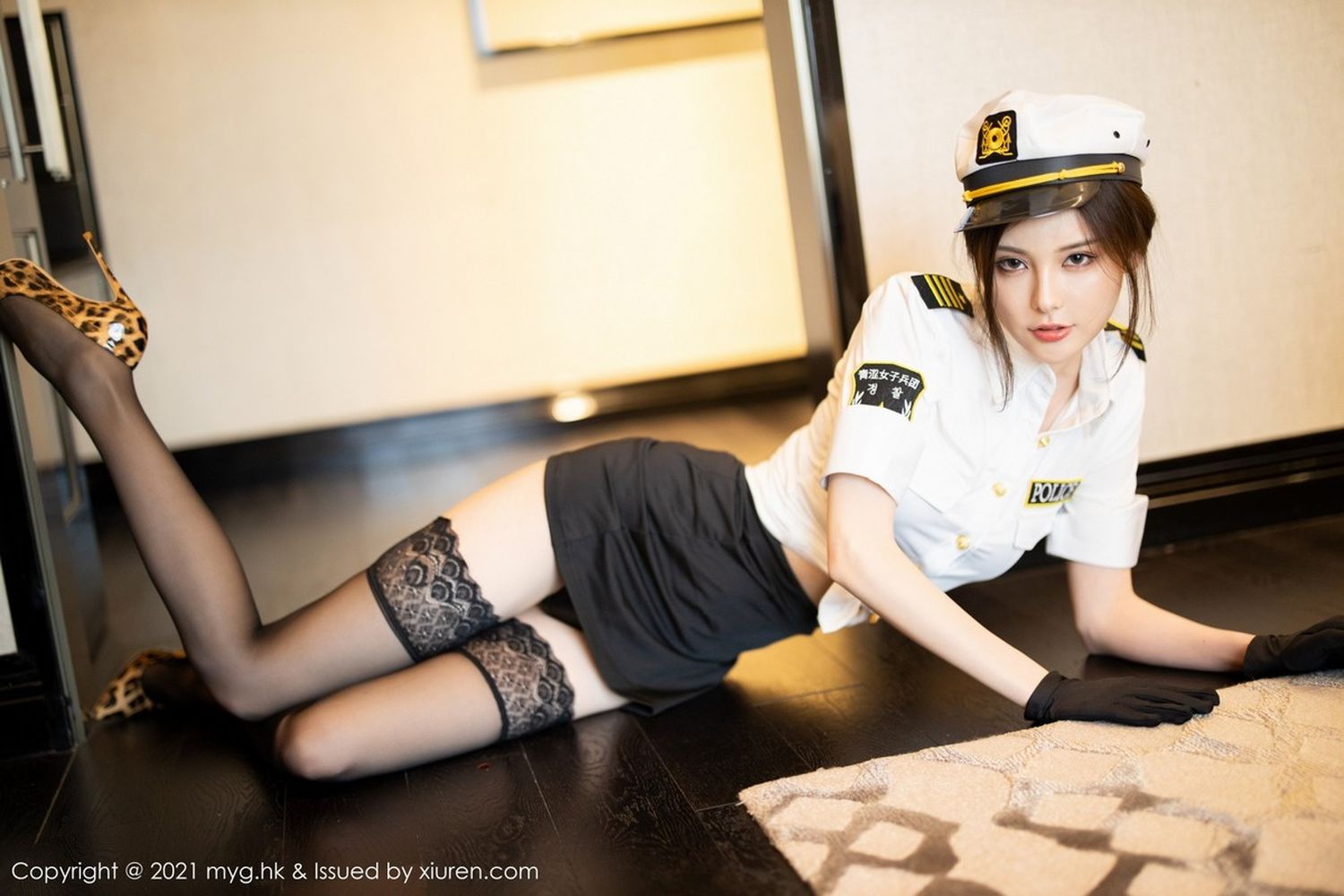 美女模特小夕juju - 黑丝美腿+警花制服性感写真