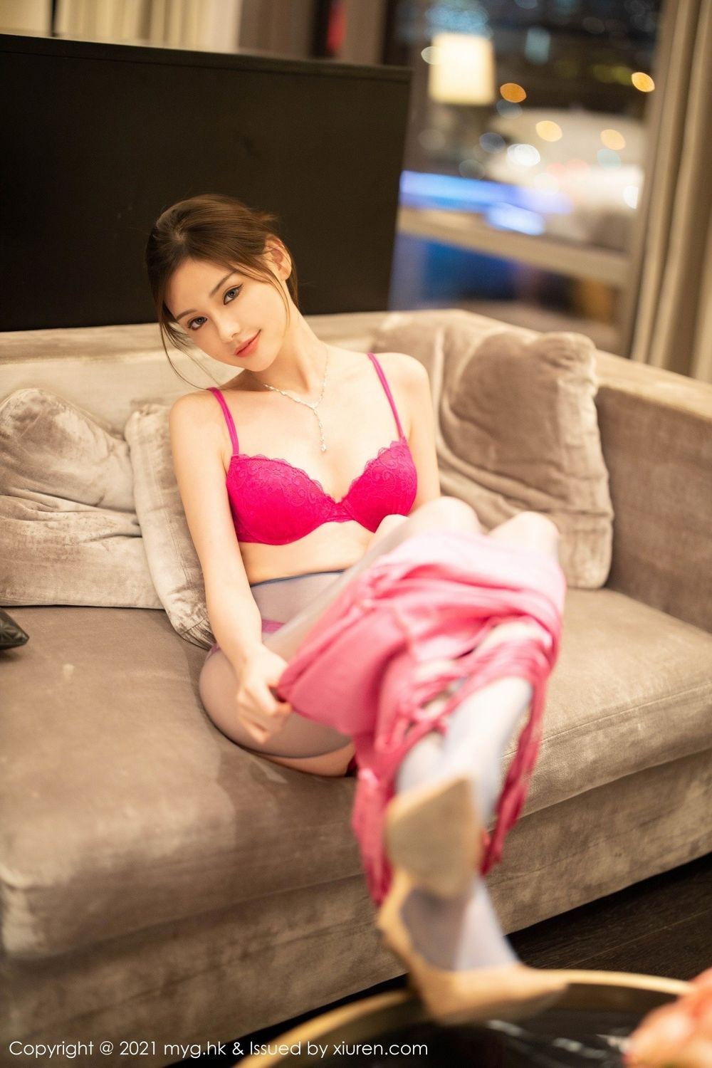 美女模特小夕juju - 猩红诱人蕾丝服饰江浙沪旅拍